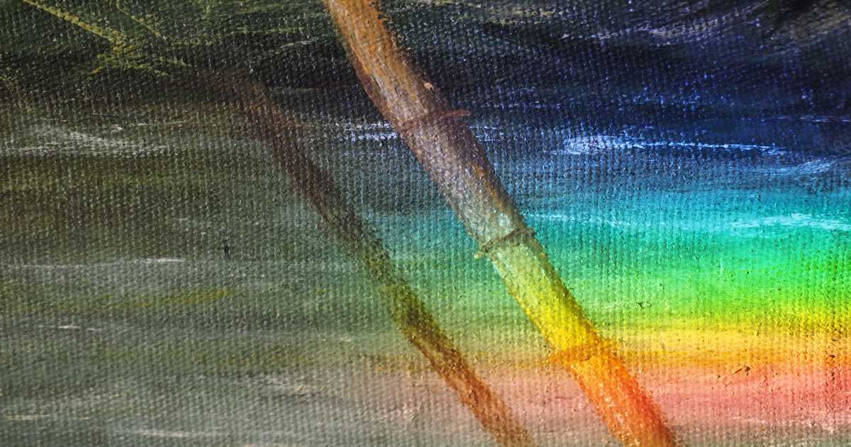 Ausschnitt eines Gemäldes mit Bambusstäben beleuchtet mit Regenbogenfarben